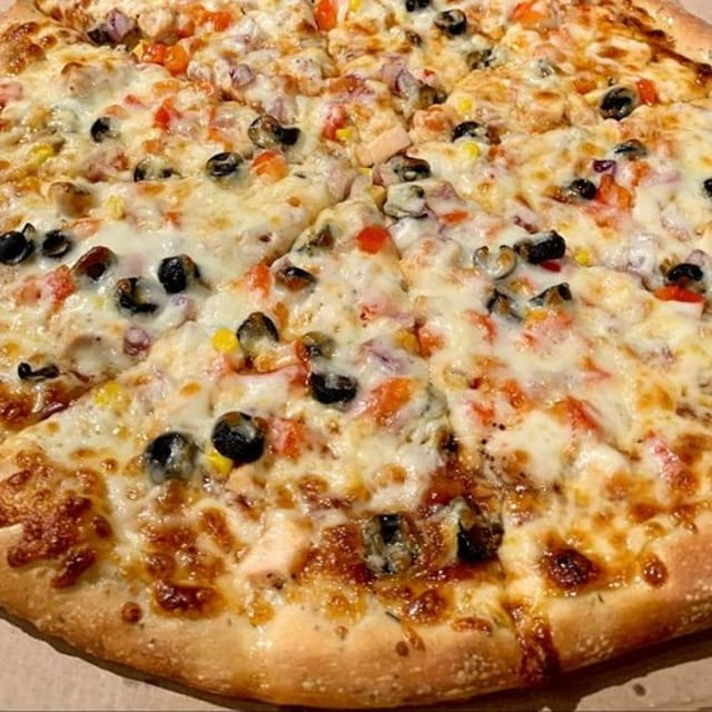 16" BBQ Chicken Pizza.